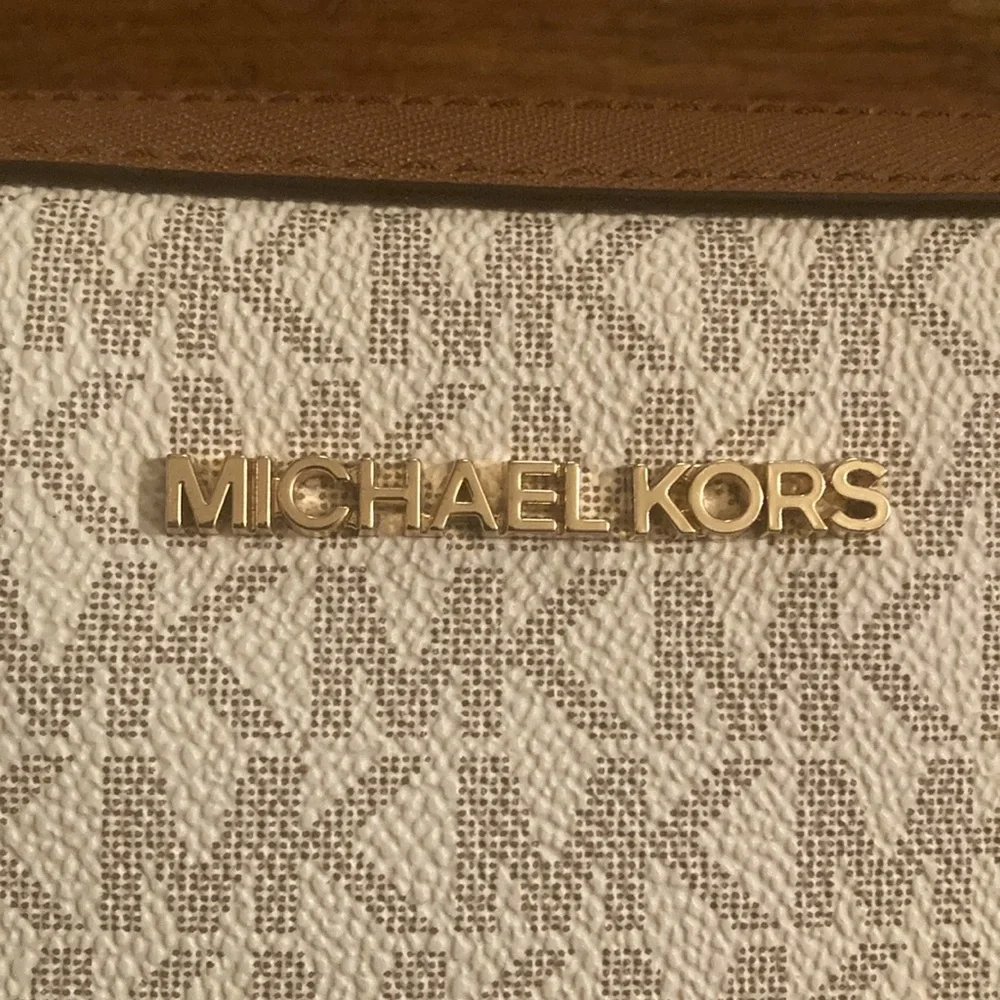 Michael Kors Jet Set Crossbody Bag Like New!